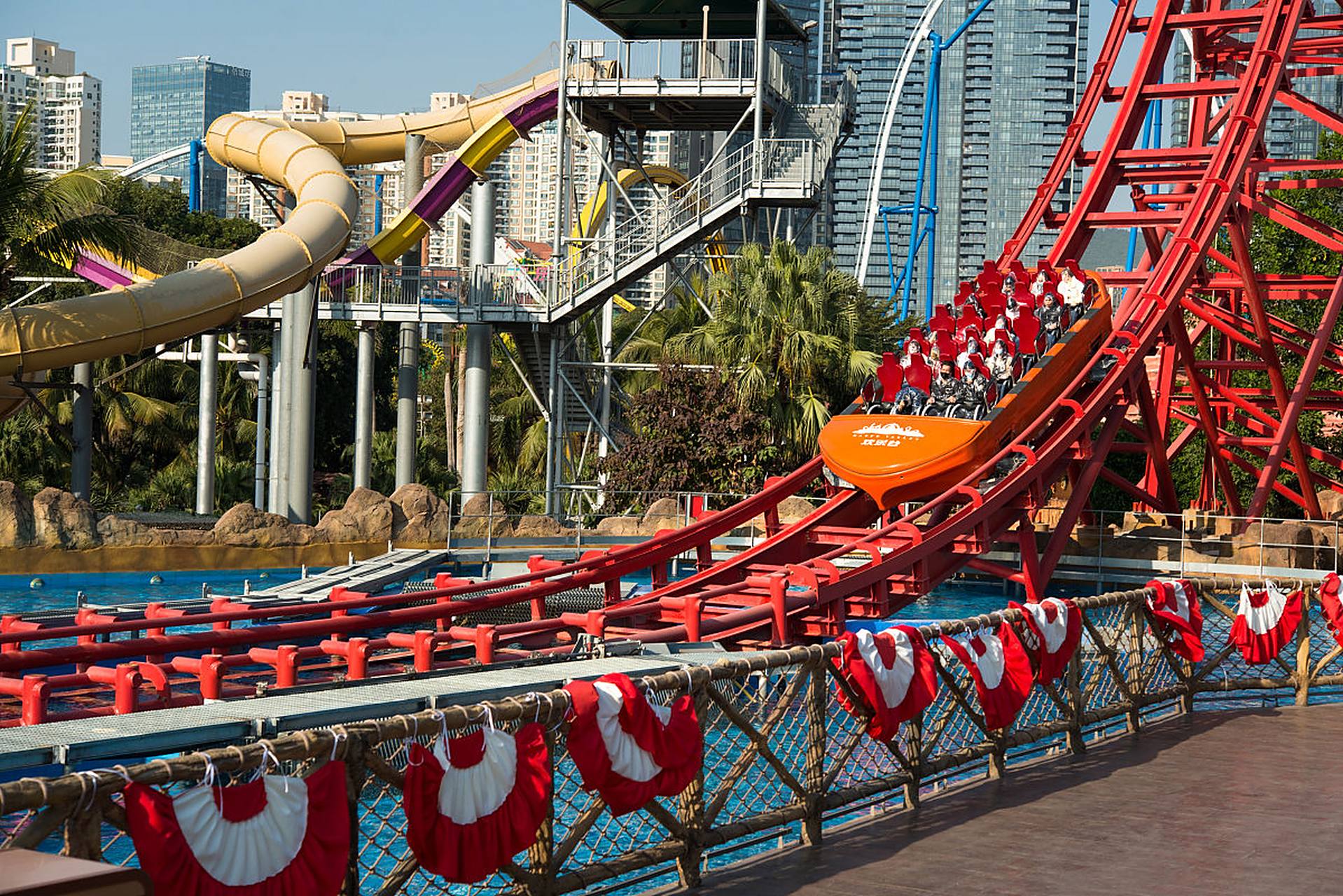 晒出上学时的你# 🎉深圳欢乐谷🎉  深圳欢乐谷是一个非常受欢迎