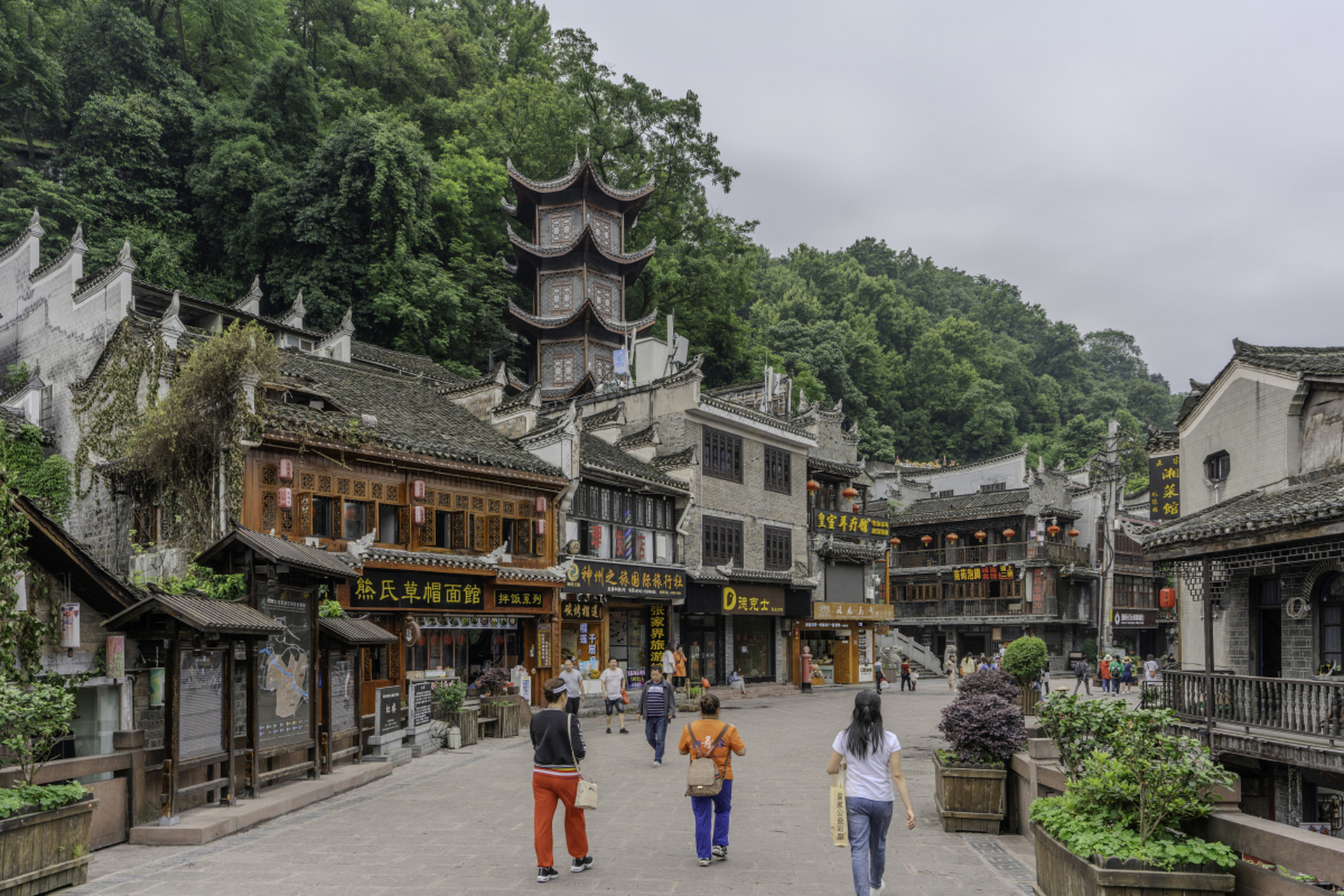 《长沙周边小镇一日游:穿越时光的浪漫之旅》  长沙,这座充满活力的