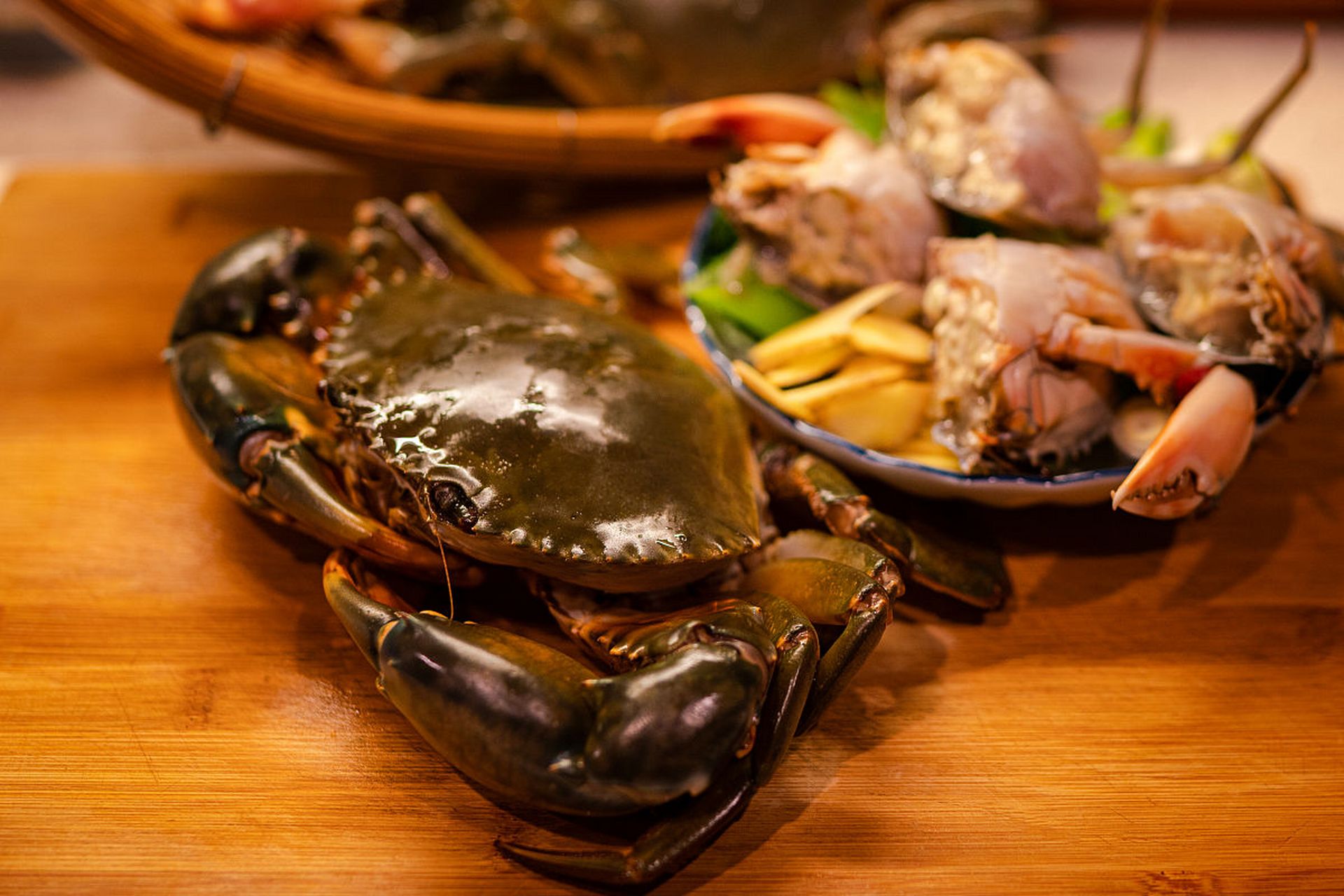 清蒸青蟹是一道非常受欢迎的海鲜美食