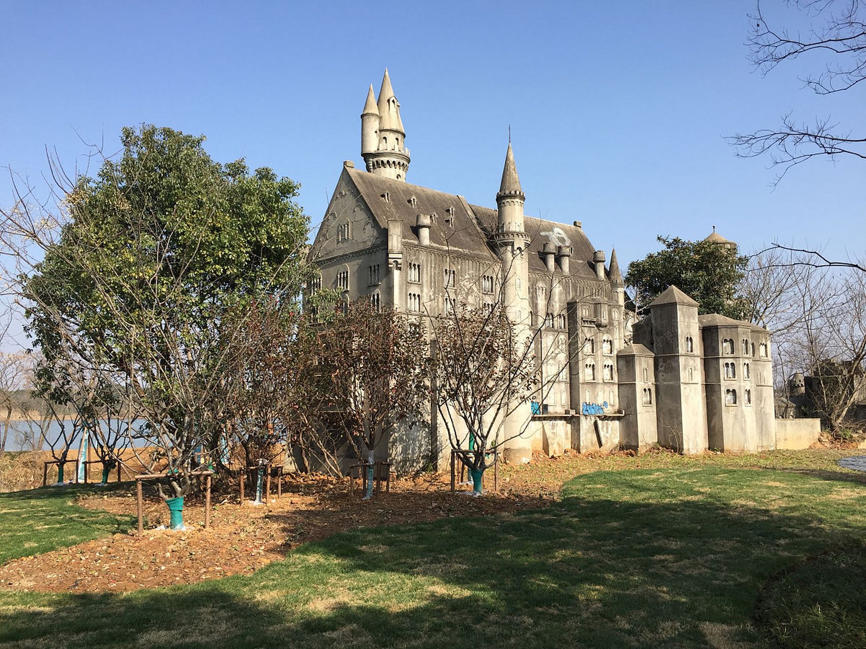 密云张裕爱斐堡葡萄酒庄园:这是一个充满欧洲风情的古堡,大片的草坪和