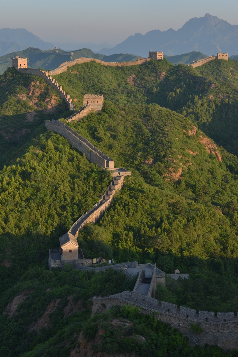 长城内外层林尽染,随手一拍都是大片.想避开人挤人?