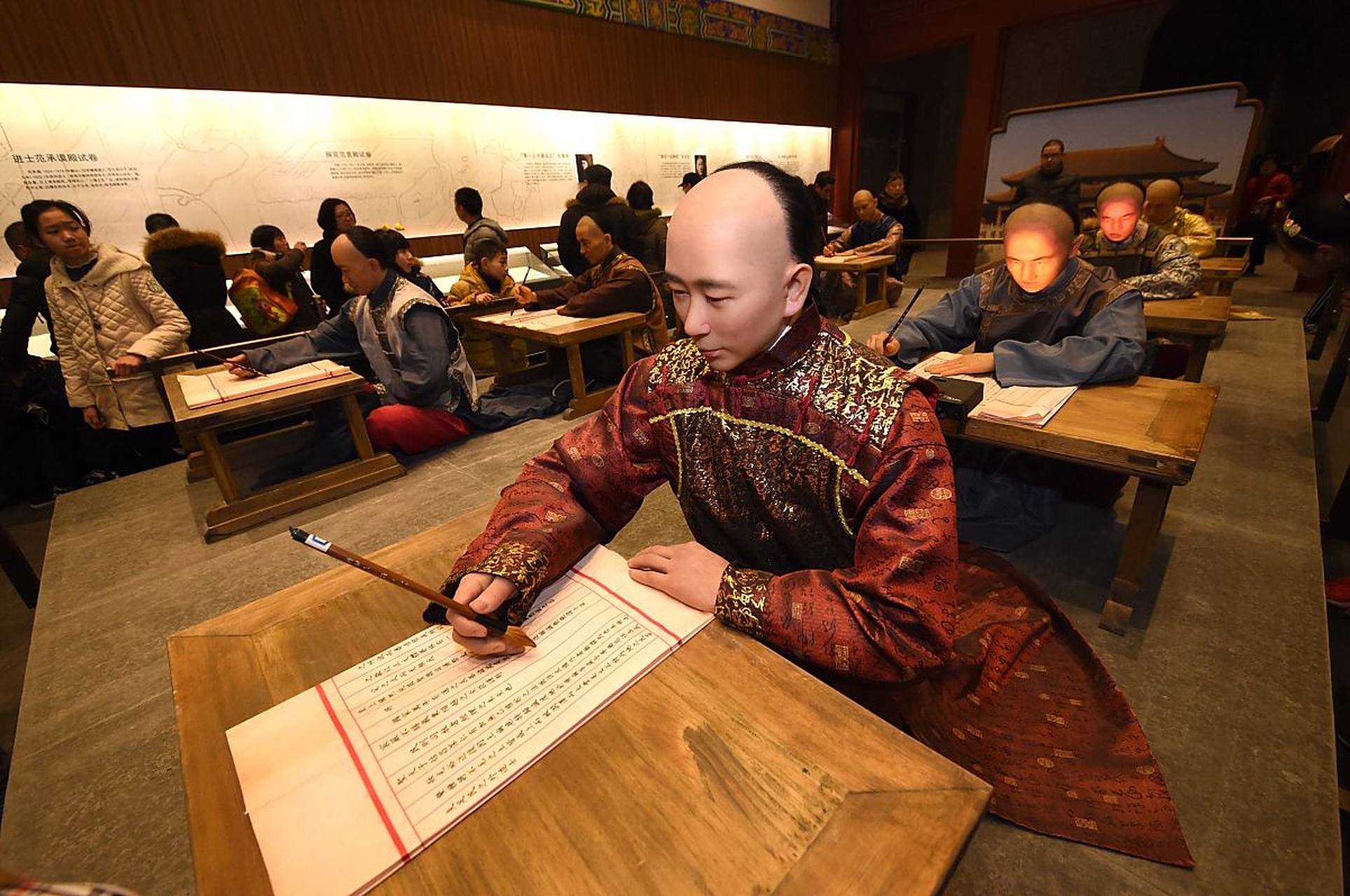 汉代察举制和唐代科举制有两点不同:一个是汉代的举士和举官基本没有