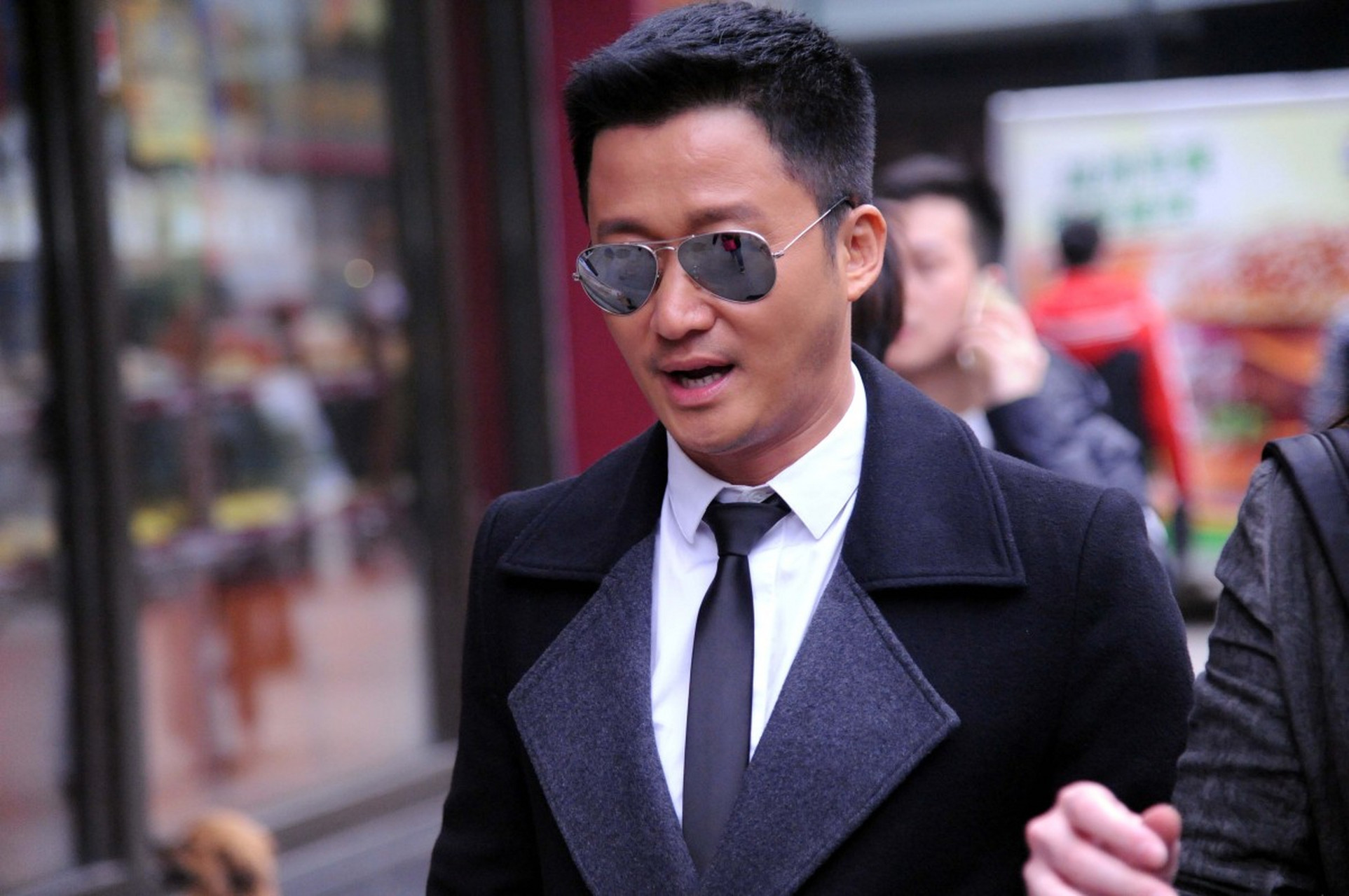 值得一提的是,《战狼3》在男女主角的调整方面颇具