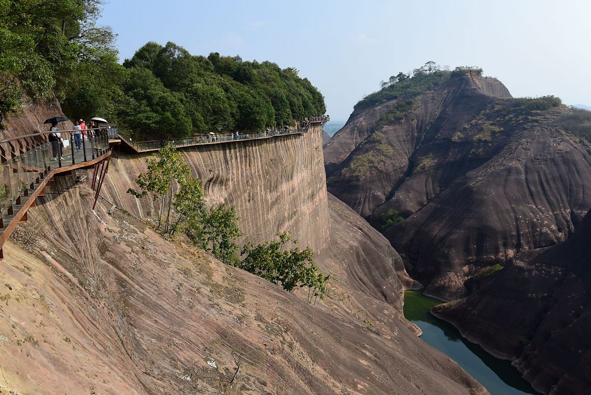 高椅岭攻略 1,高椅岭风景区是一个以险,奇,美为主要特点的天然原生态