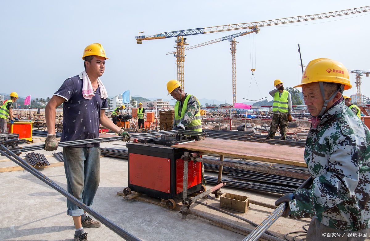 《2025 年二建案例 200 问》是二建备考的得力助手