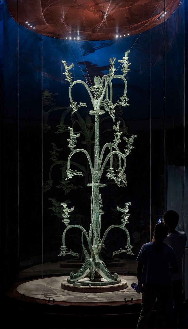 三星堆的青铜神树上有一只盘旋的龙,这代表了什么?个人推断这是三星堆