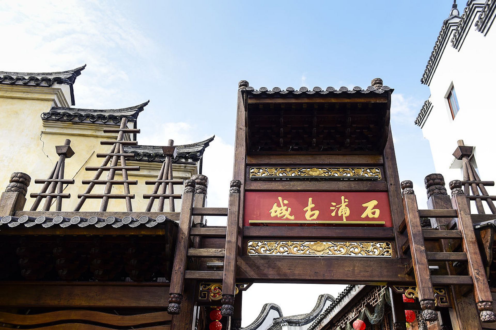 不妨考虑一下石浦古城,这座拥有600余年历史的古城将为你带来别样的