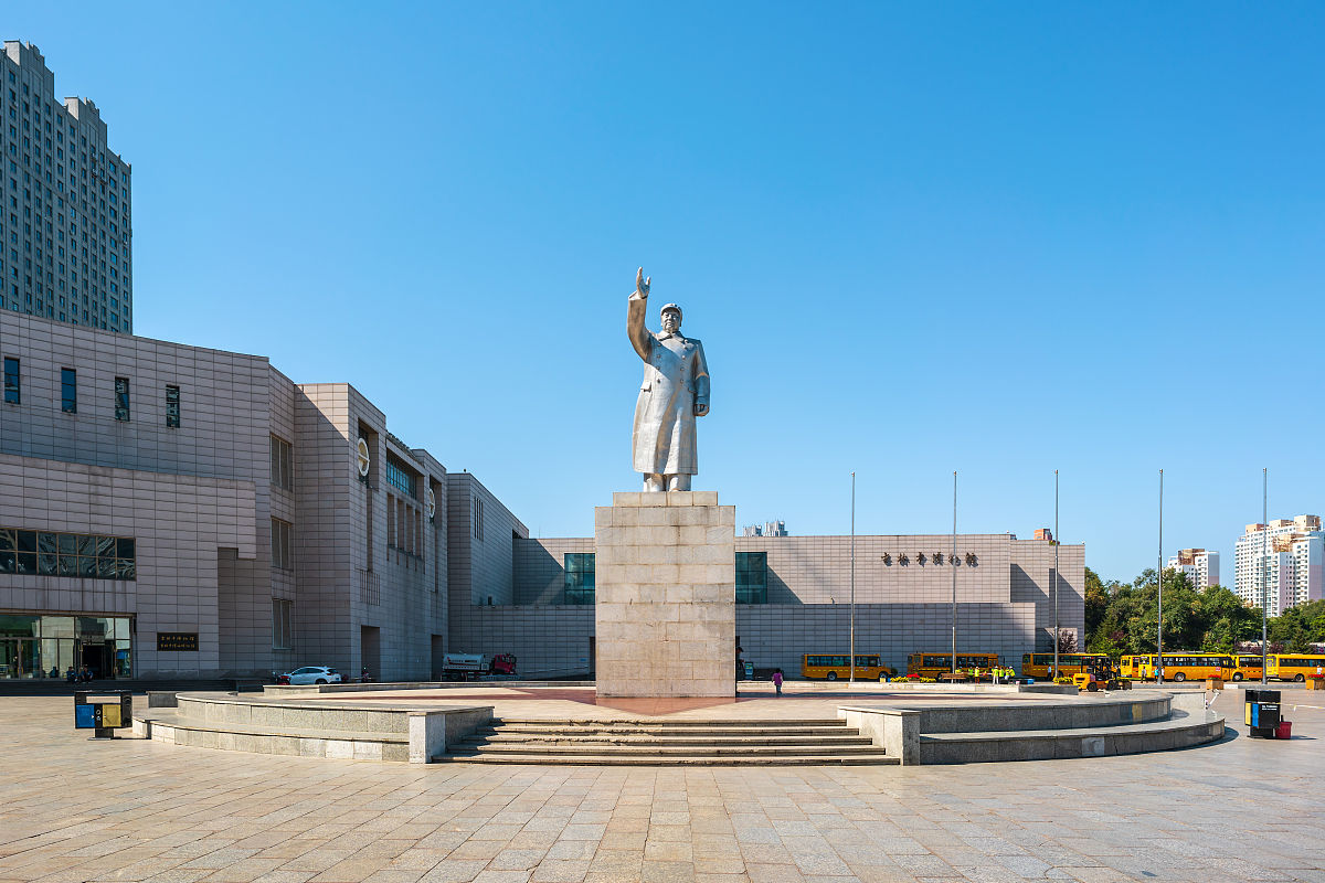 参观全国最大的一颗天外坠落的陨石～吉林市陨石博物馆