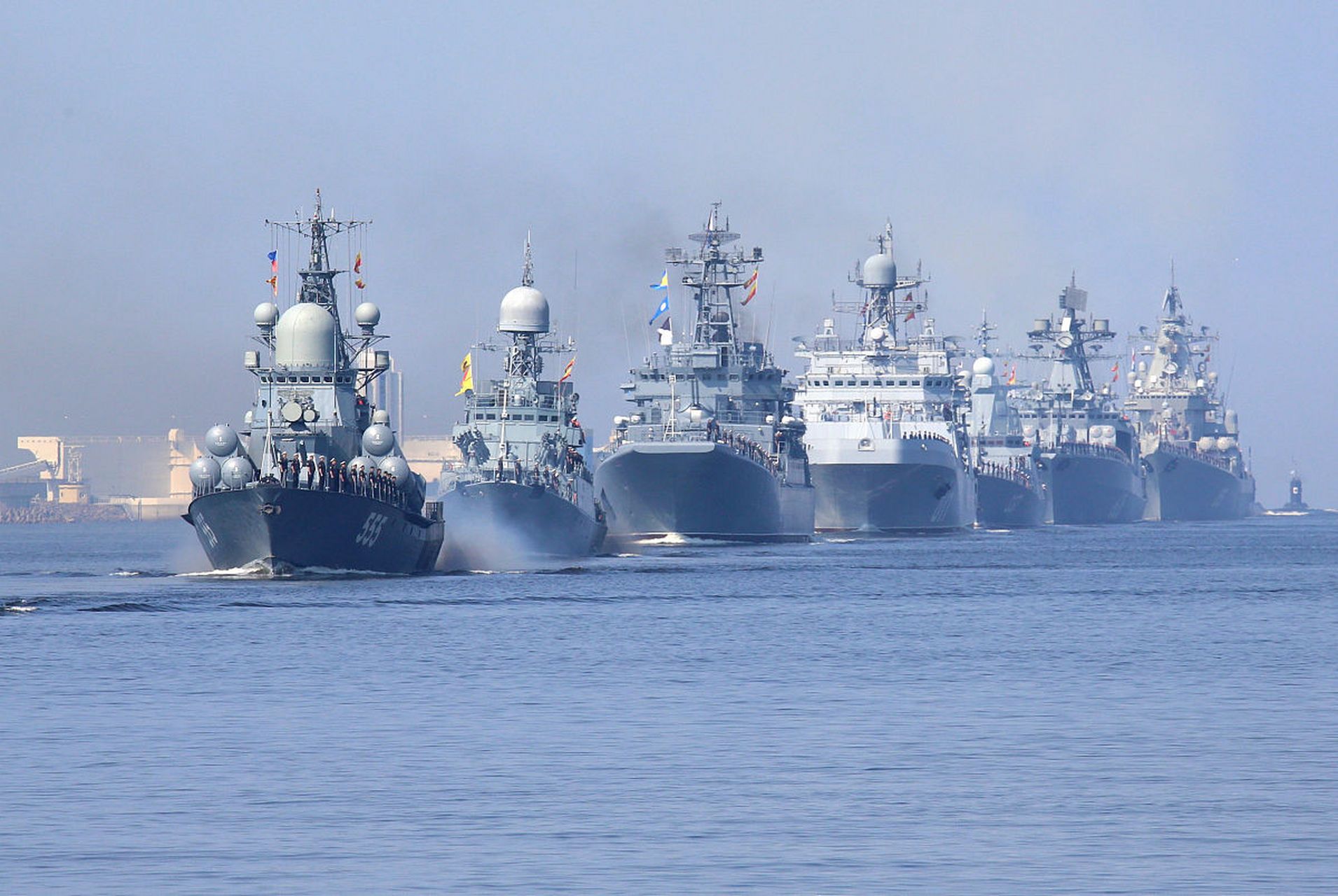俄海军将统帅四大海军舰队和一个区域舰队,这一重大改革标志着俄罗斯