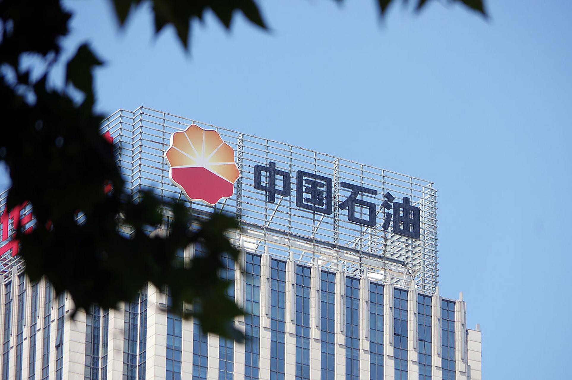 美国航母撤离中东,以色列撤军,中石油接管油田  中东地区近期局势发生