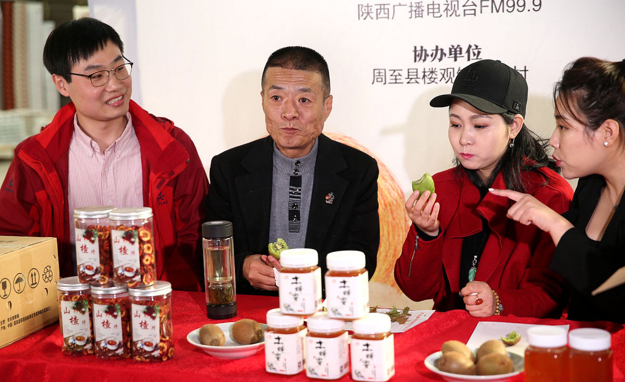 吉林市李先生,出于对家乡的热爱,免费为游客们熬制姜茶驱寒,却被附近