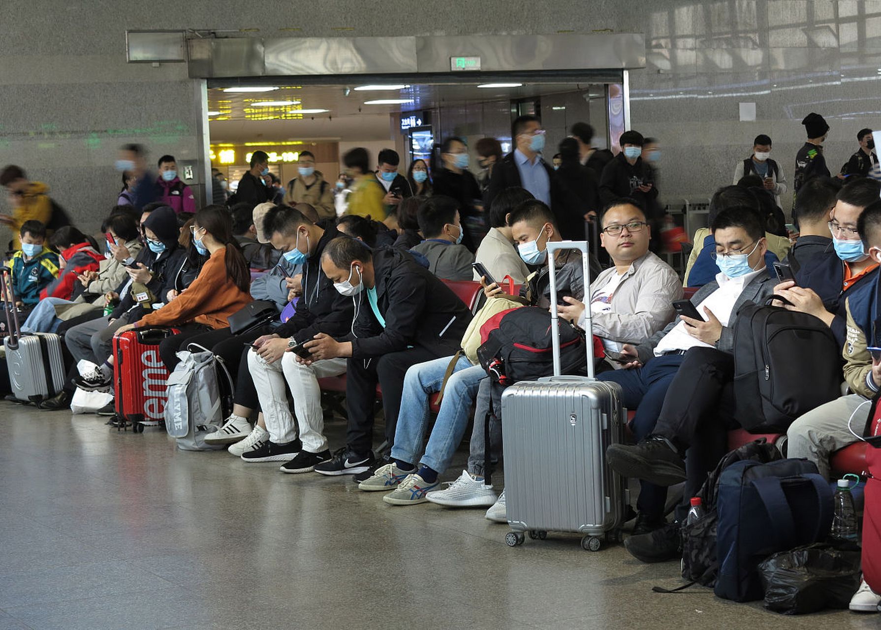 听说南阳火车站的候车区垃圾到处都是,咋回事嘞?