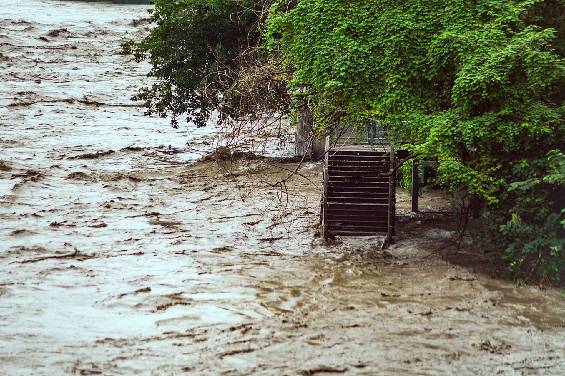 河北邢台,村里让迁移,我妈非得不走 半夜4点多大喇叭广播,说水库要