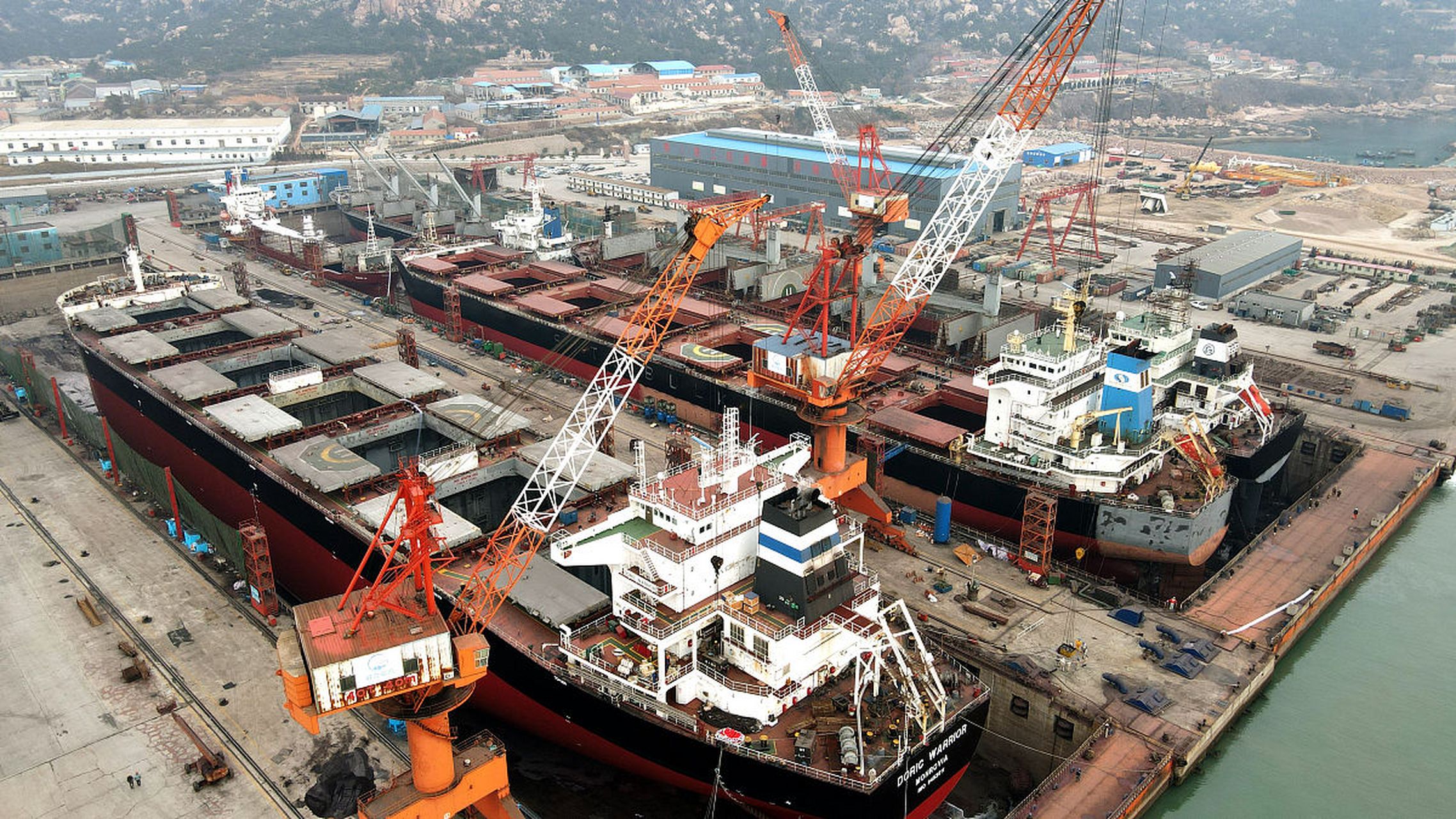 中国现存在的军舰造船厂 第一名:大连造船厂——专门造航母 第二名