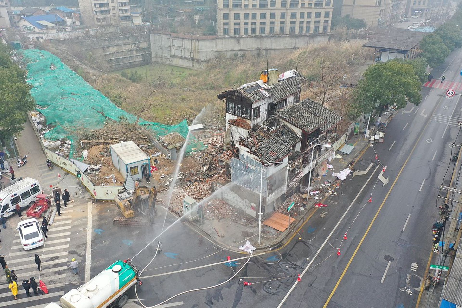 广州最牛钉子户 广州比较知名的"最牛钉子户"有梁蓉和李雪菊