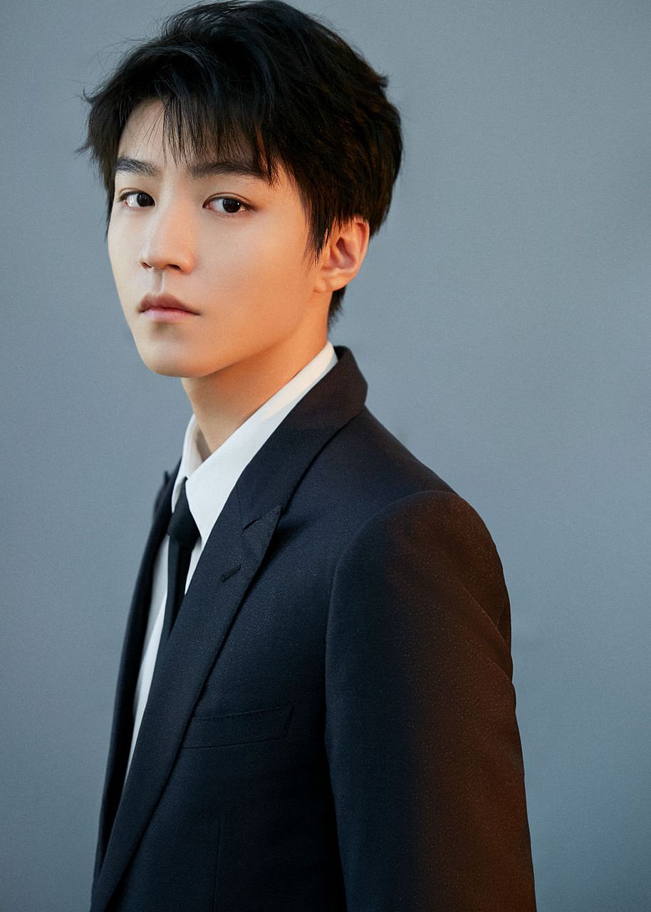 听说王俊凯最近戴了一个很特别的帽子?这可真是让人好奇啊!