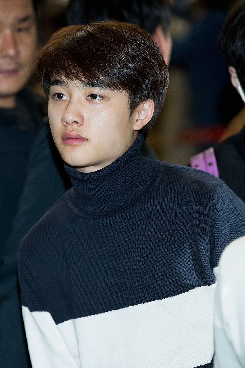 网爆exo都暻秀在室内吸烟,你怎么看?