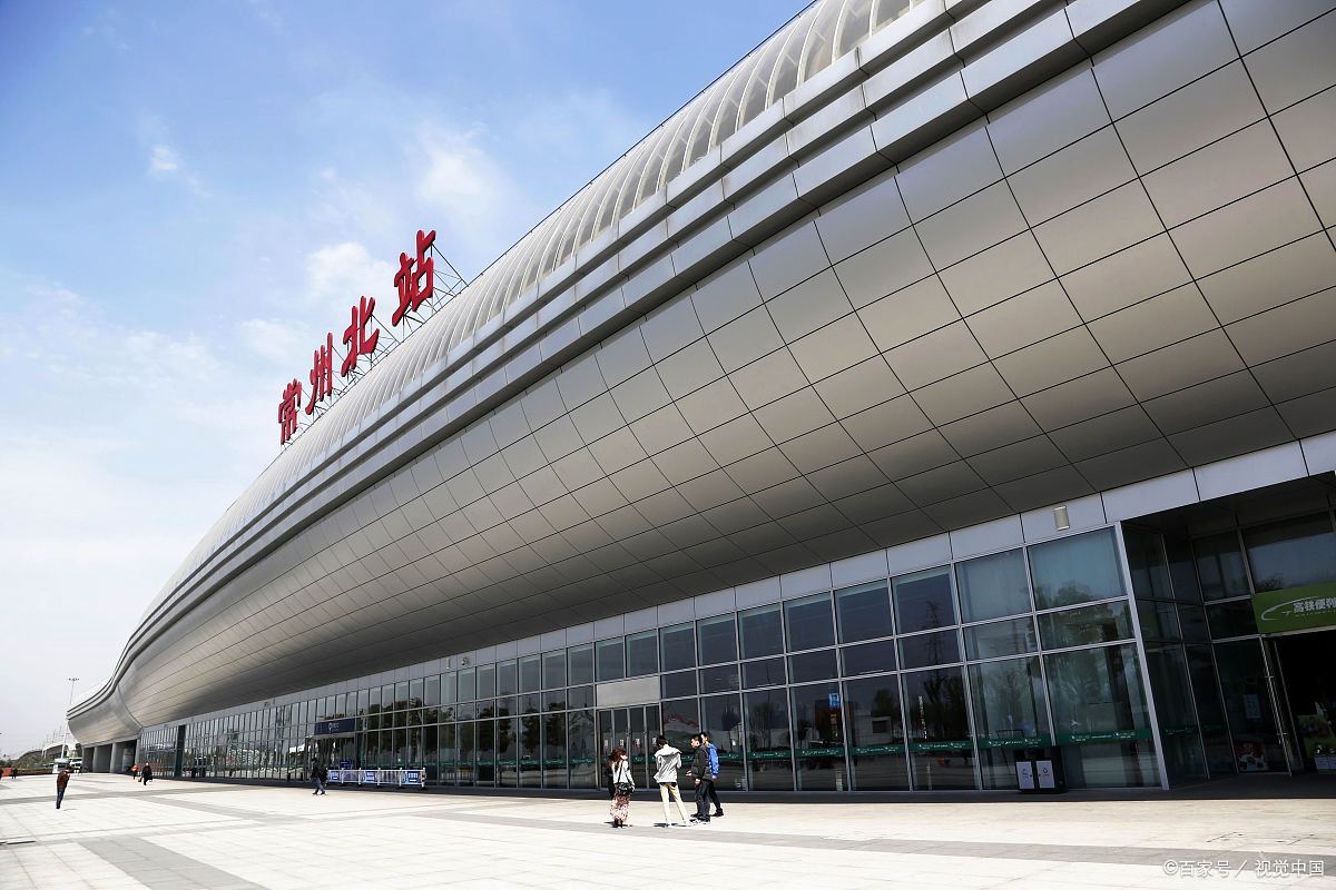 滨江火车站,作为哈尔滨的地标性建筑,见证了这座城市的沧桑变迁.