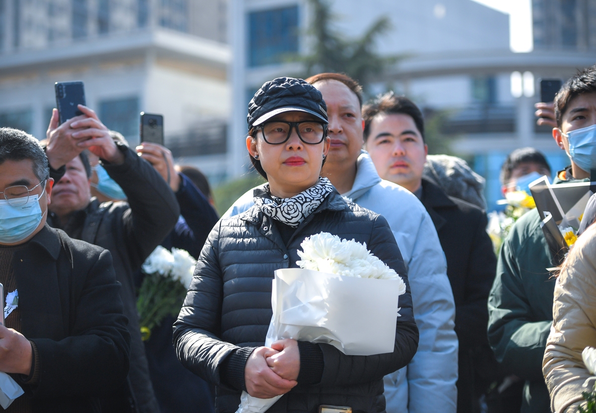 我那时候是读小学10岁左右正是贪玩的年纪那会正流行玩小霸王在