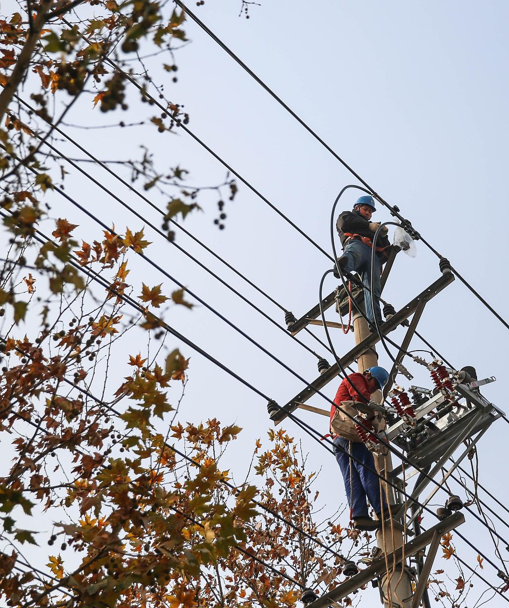 颳風下雨打雷時老家就斷電,需要維修電路,農村電力建設任重道遠