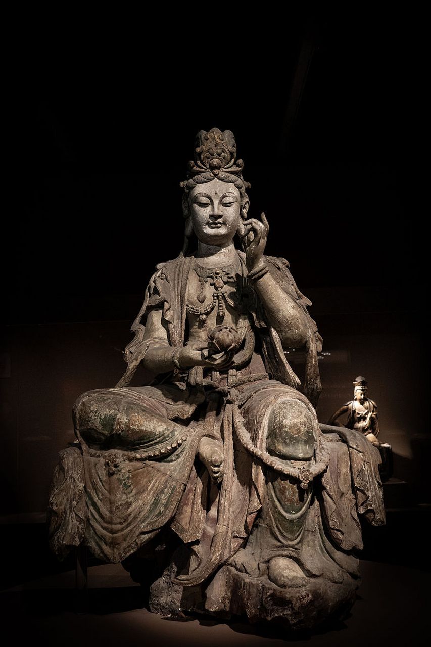 欢喜佛是藏传佛教中的重要护法神,面带笑容,身形丰满,象征着喜悦,欢乐