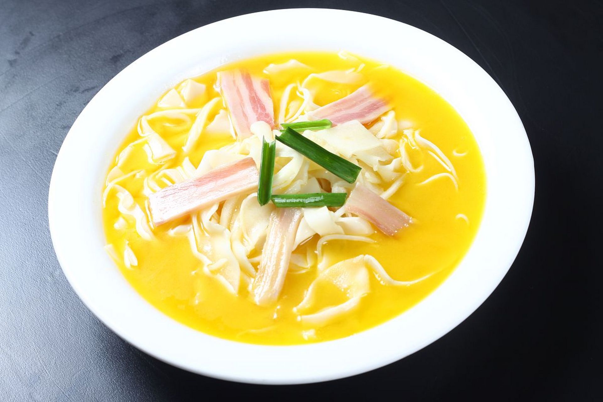 《红楼梦》美食——酸笋鸡皮汤.