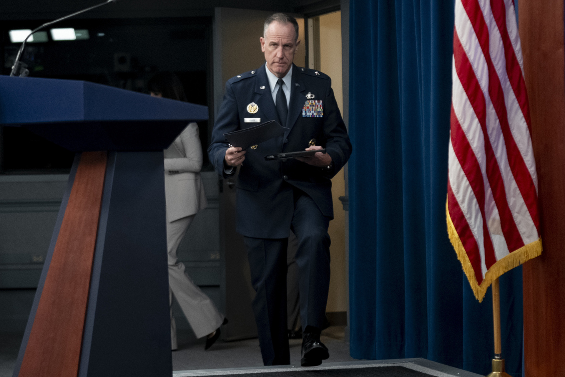 2015年美国科学家布拉迪被军方嘲讽,失望透顶的他,一气之下带着发明