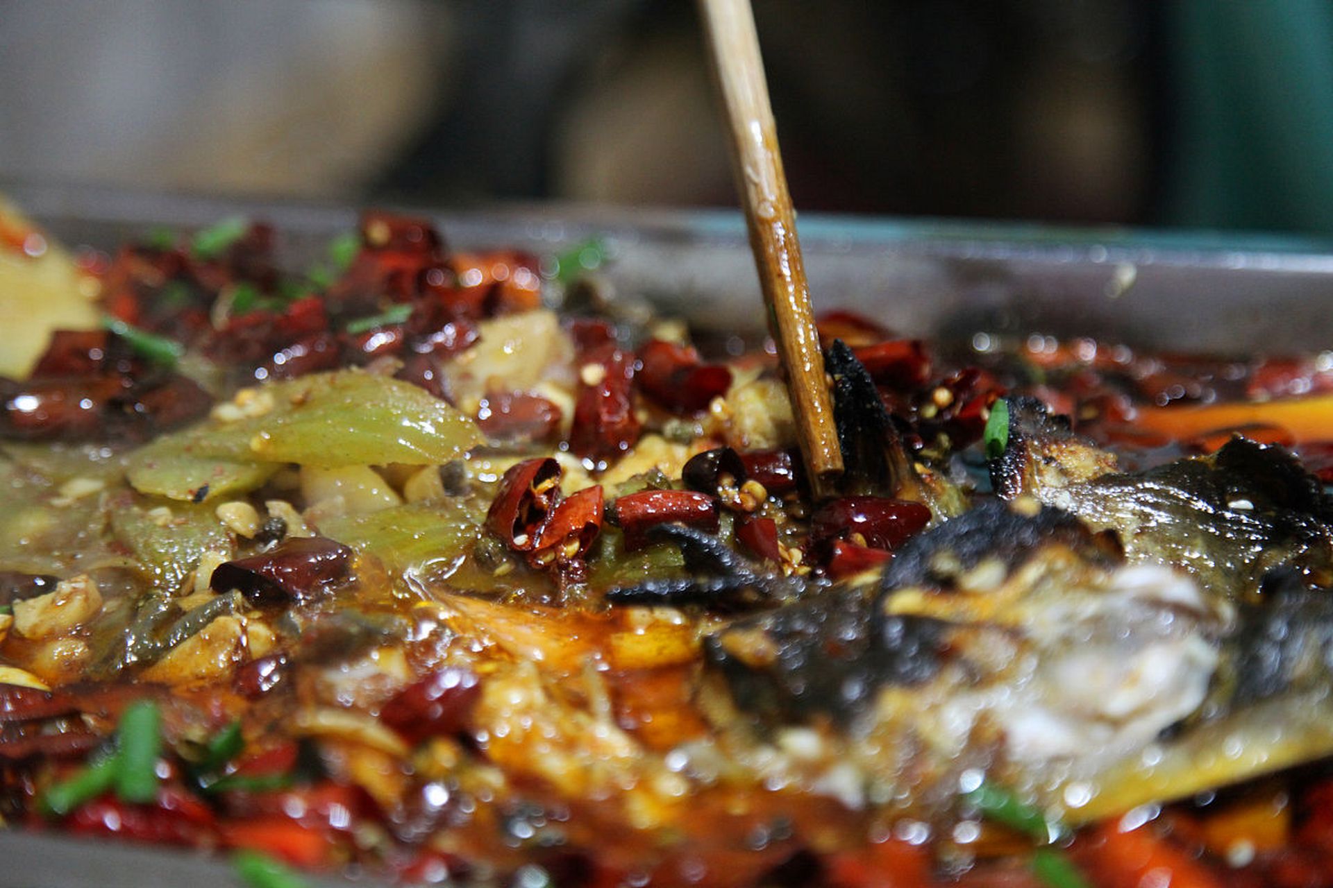 表白新重庆# 重庆万州烤鱼,是一道具有浓厚地方特色的美食.