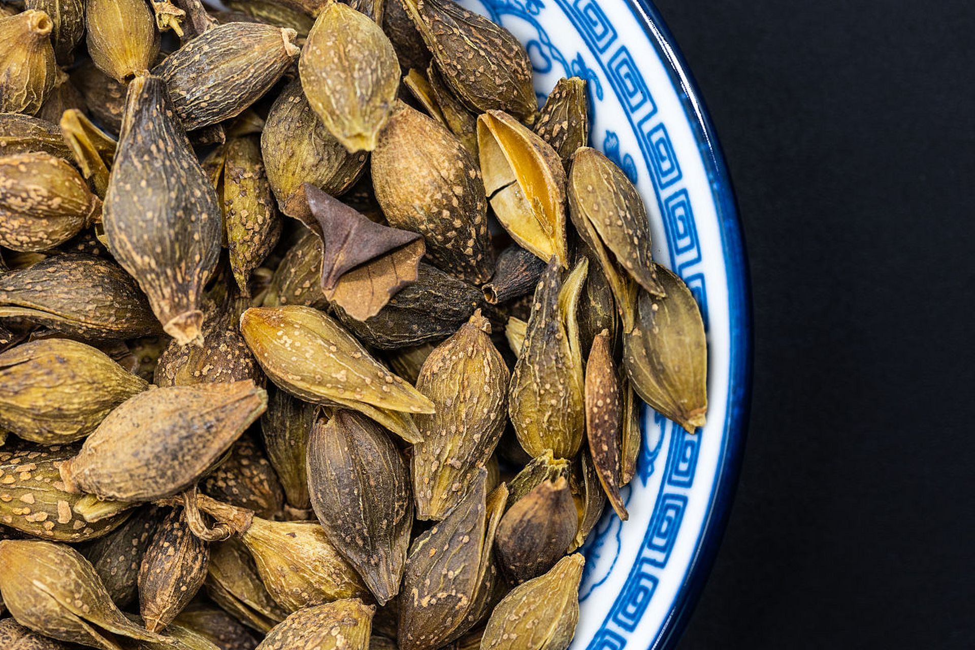 中药连翘:清热消肿,凉血消斑【仅供参考】  中药连翘:性微寒,味苦.