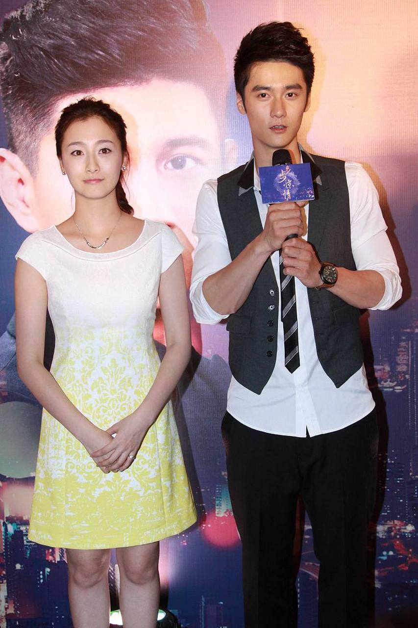 据媒体报道,31岁男星秦俊杰和27岁女星毛晓慧在一家餐厅聚餐,期间