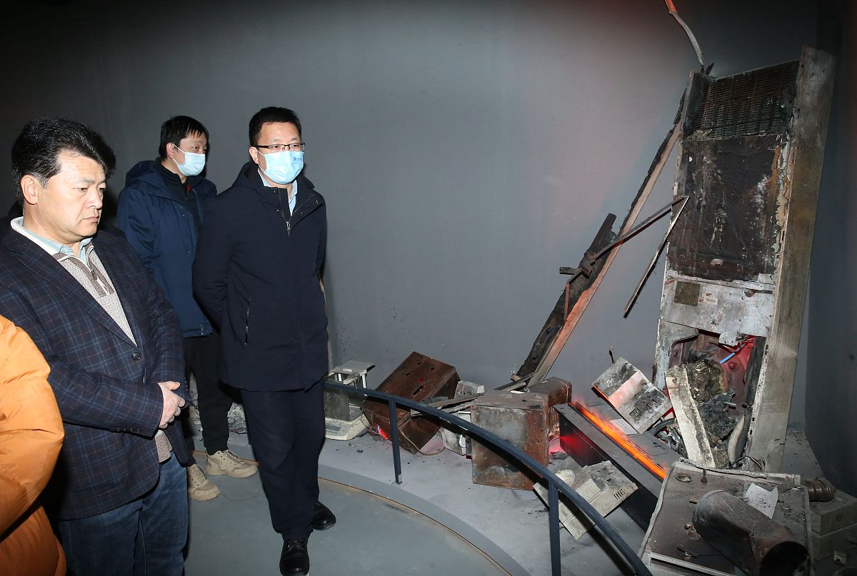 这起酒精燃烧致6伤的化学课事故,再次给校园实验室安全敲响警钟