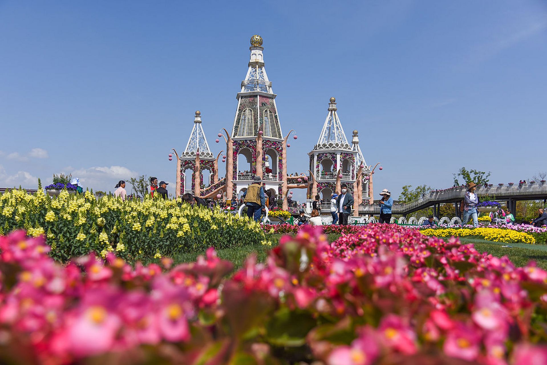 马可波罗花世界,位于古老名城扬州,如一颗璀璨明珠镶嵌在大地之上.