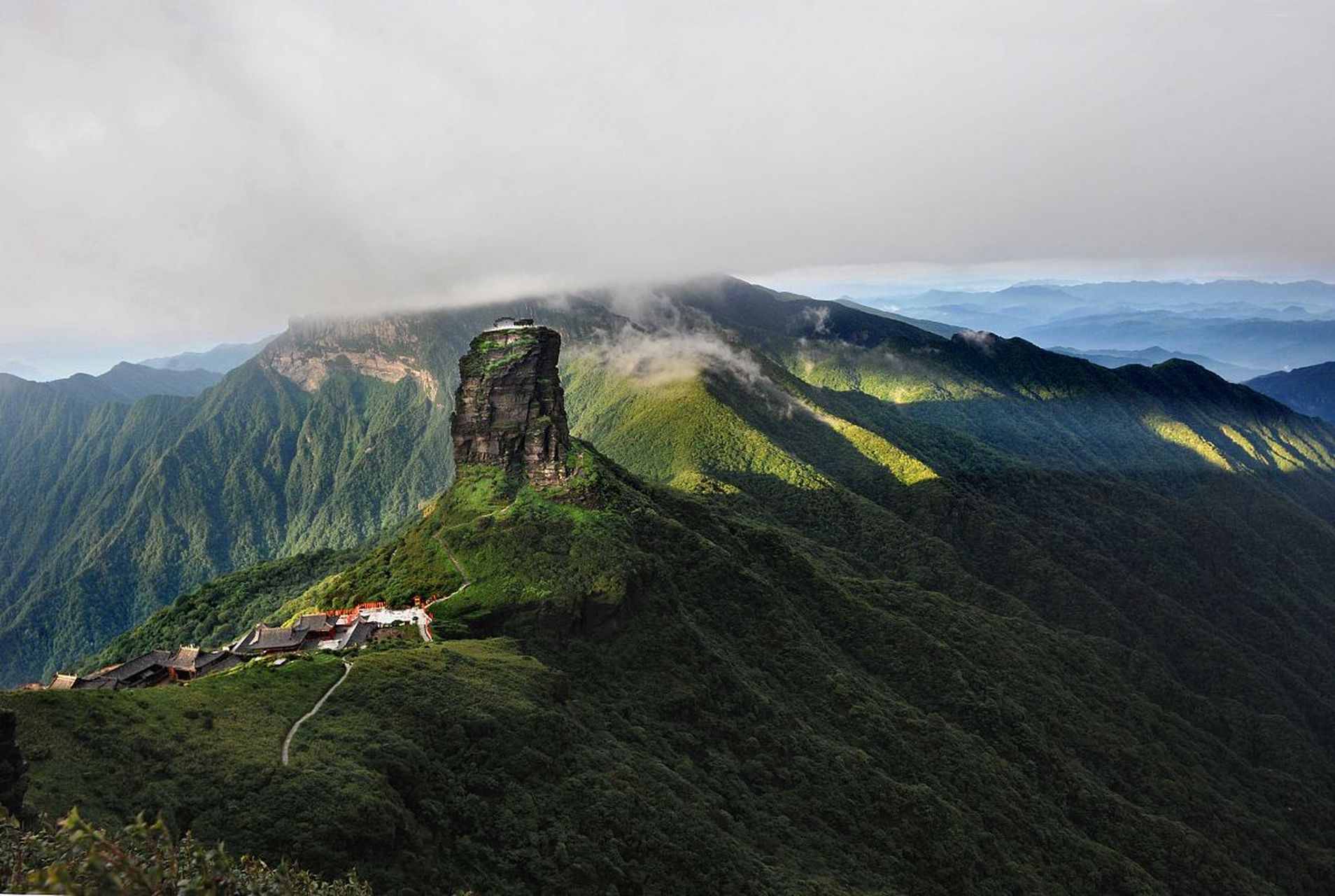 綦江区:古剑山,探寻佛教圣地的清幽禅意  在我心中,有一个地方,它承载