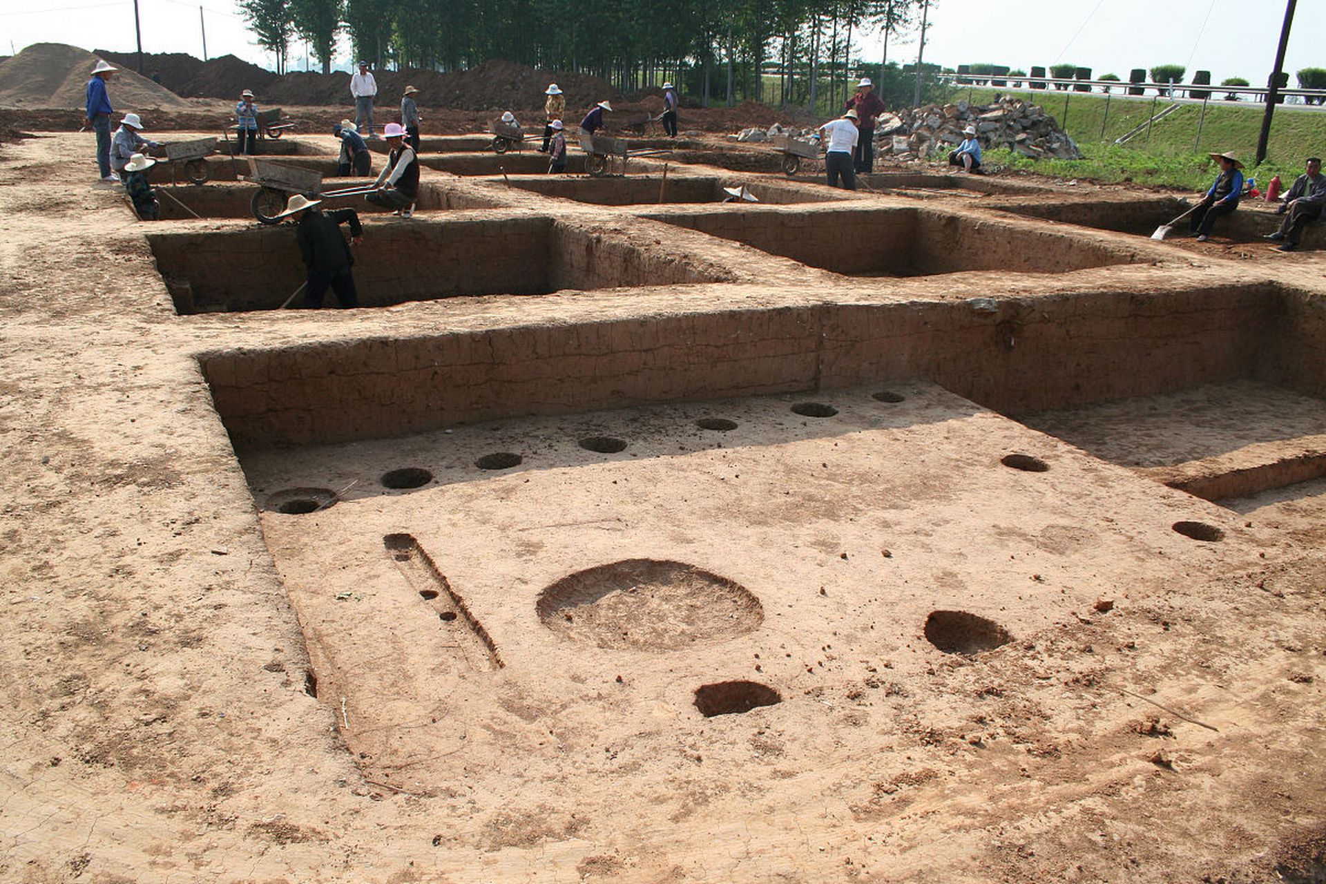 郑州二里岗文化是一种考古文化,以河南郑州二里岗遗址商代文化遗存而