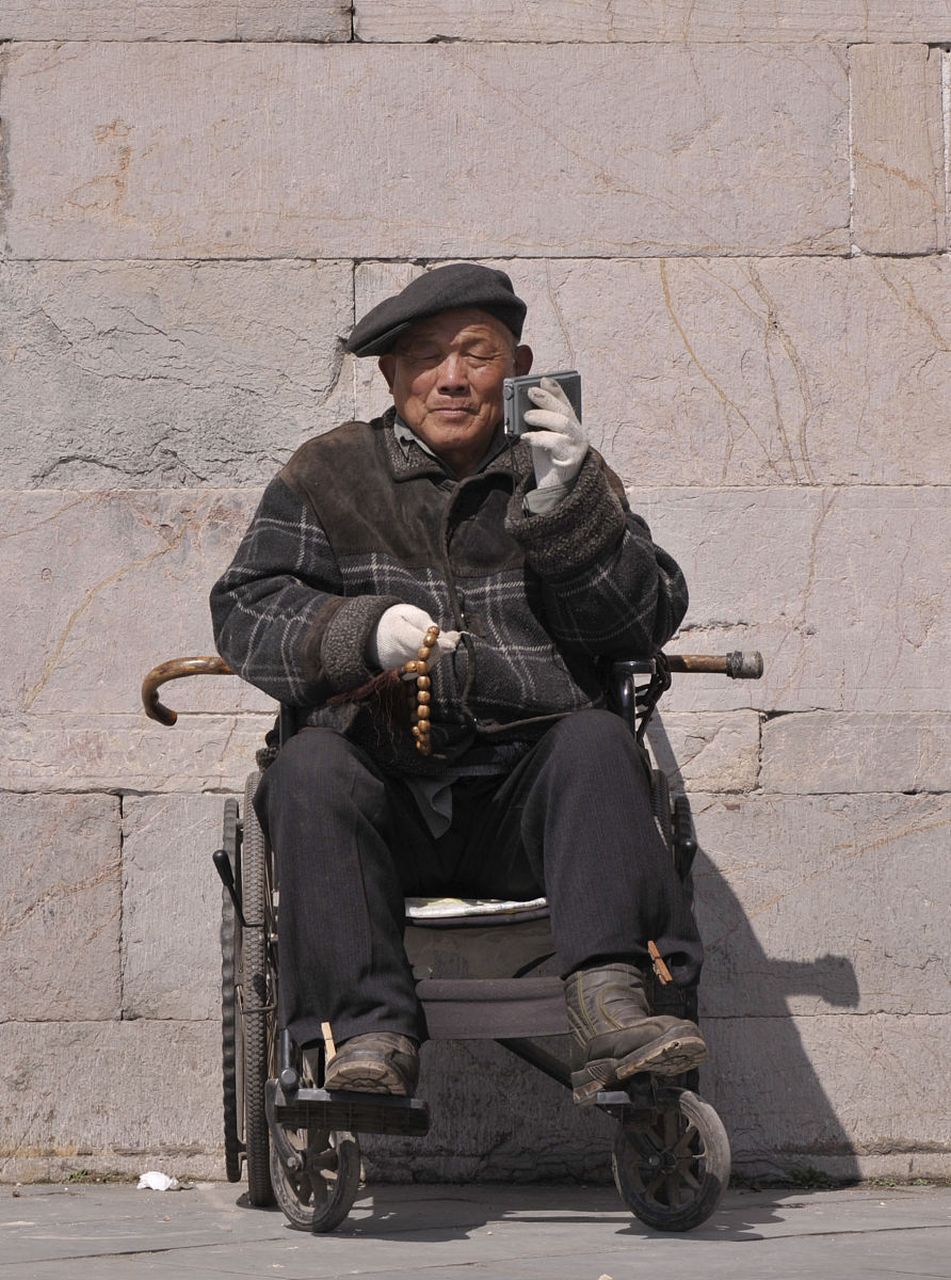 4,每个月一桶食用油100元.