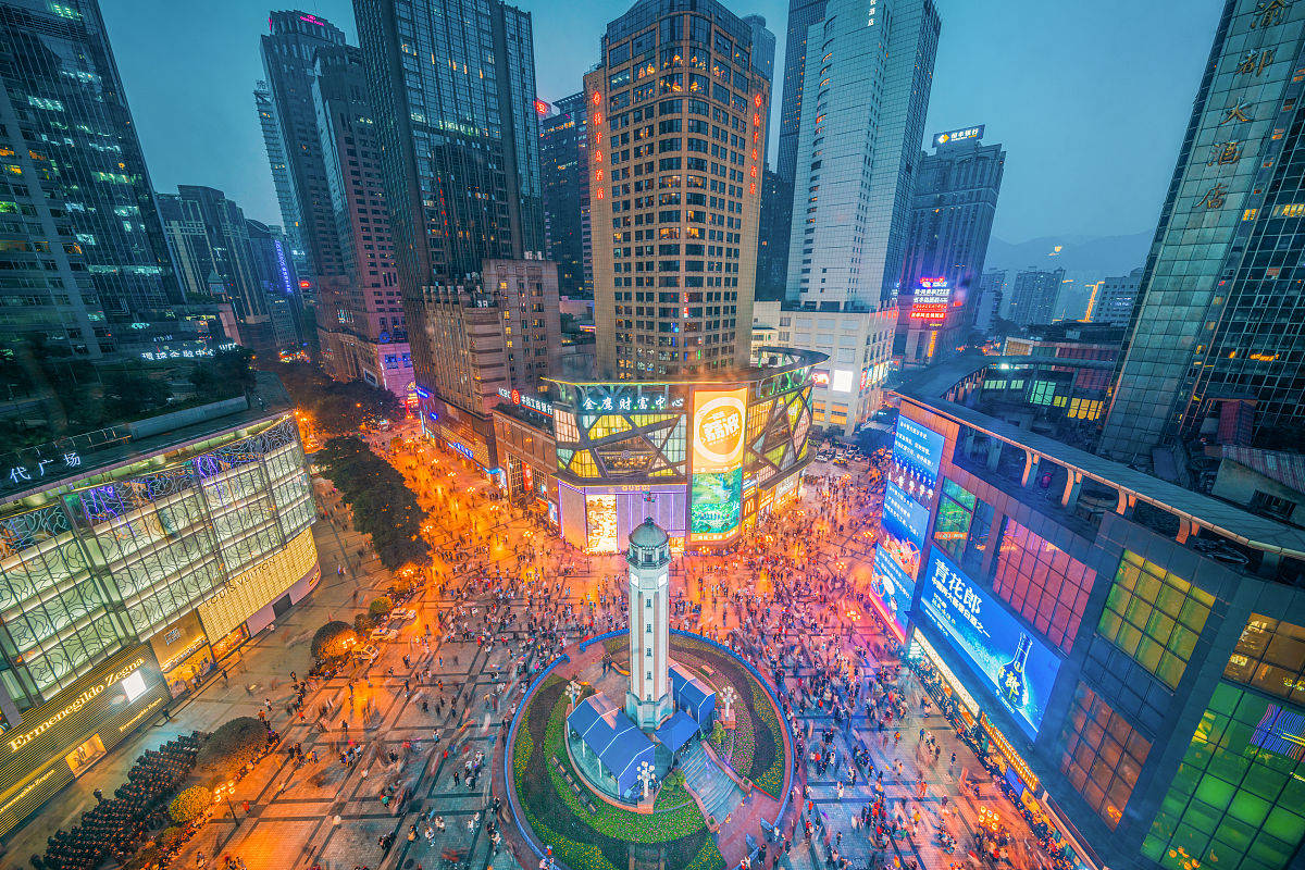 夏天来重庆,在解放碑附近溜达溜达,感受热闹的妒行