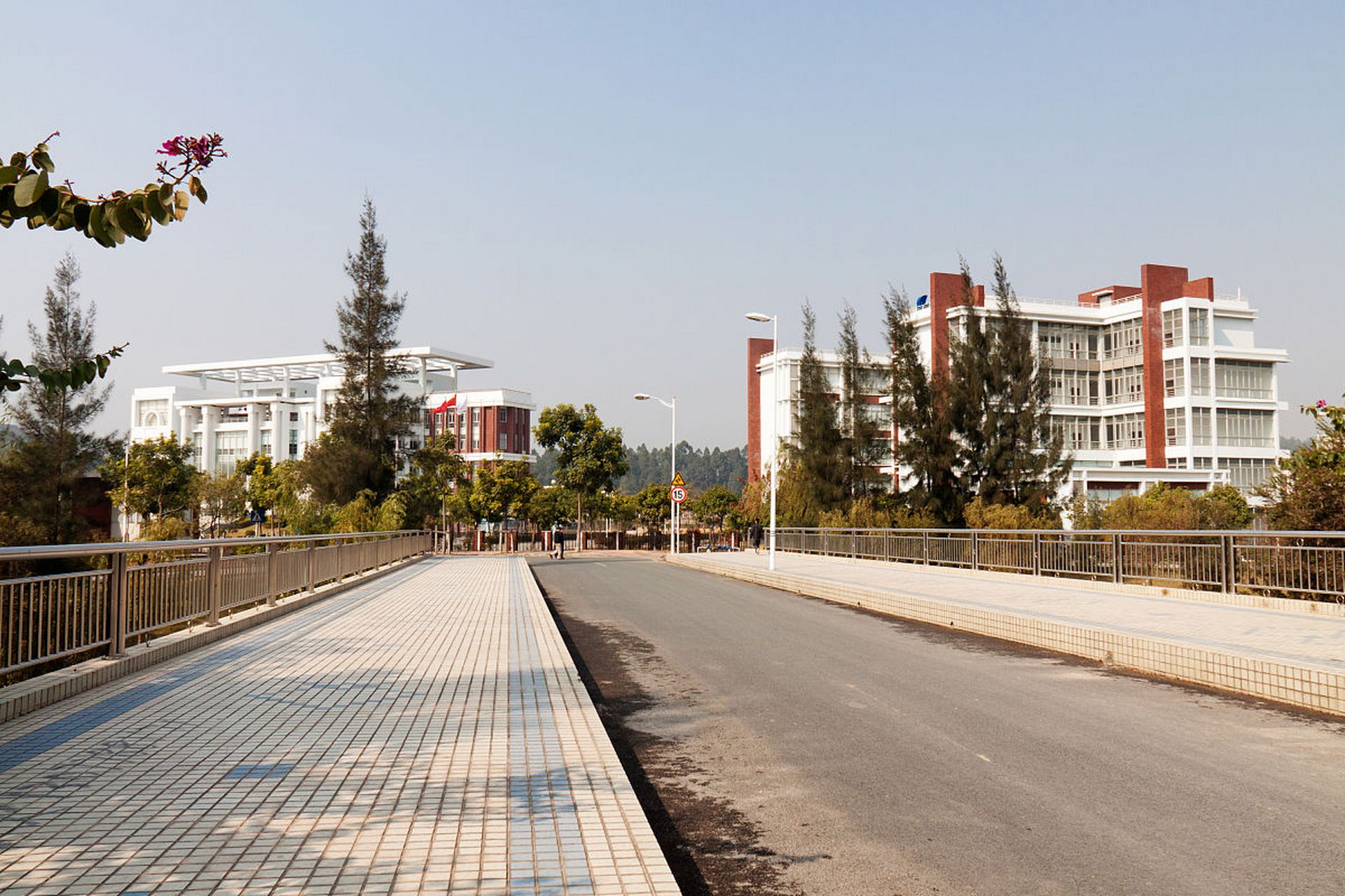 西南科技大学成立于1950年,原名绵阳机械高级职业学校,是中华人民共和