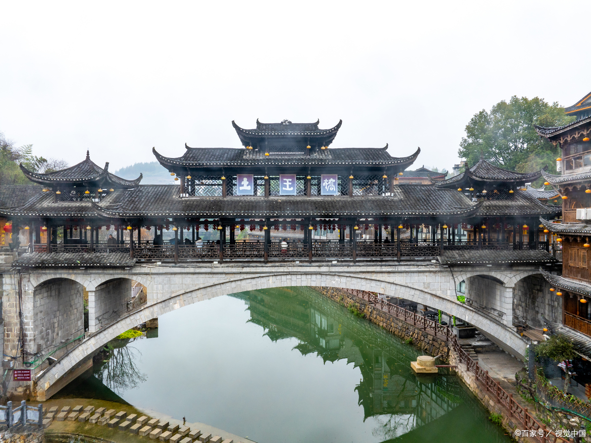 通常被称为"中国第一廊桥"的有以下几座:
