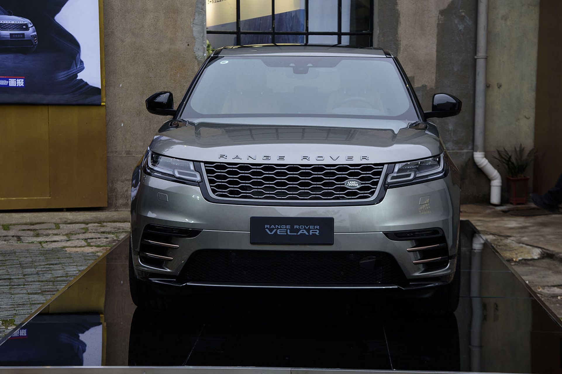 你发现没有, 只要是大老板, 资产上亿的大老板, 总喜欢开老虎车, 不