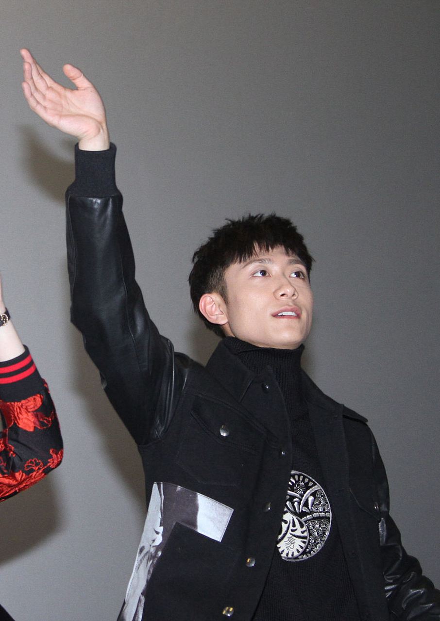 虽然张一山自嘲身高不够,不能和张俪搭档,但是这并没有影响观众对他