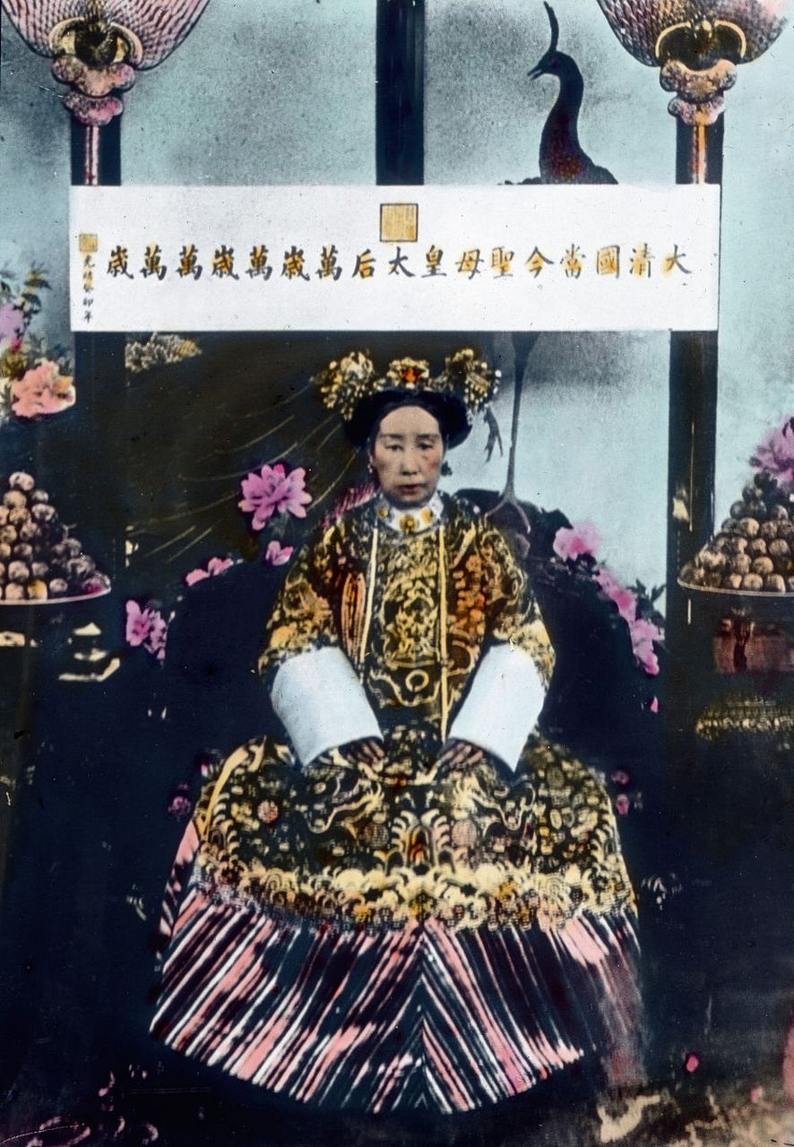 咸丰临终前,将慈安皇后叫到床前:"懿贵妃现在越来越不像话了,肃顺劝我