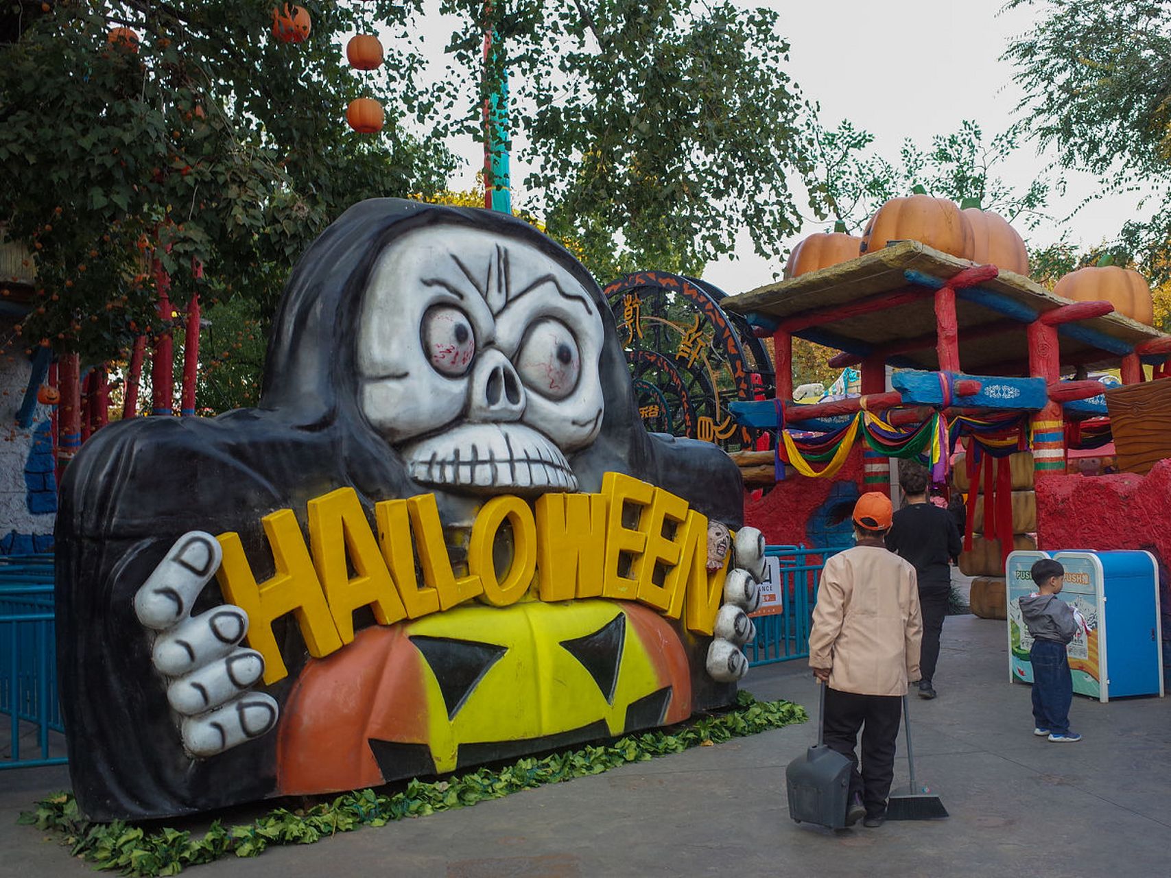 杭州烂苹果乐园,一座充满魔幻与科技的亲子天地,将高科技与互动体验