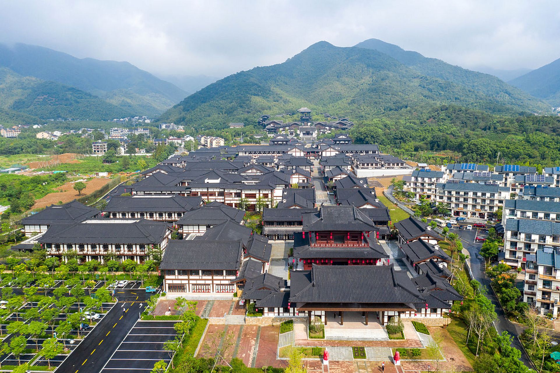 在今年的五一假期,我和我的朋友们一起前往了安徽宣城谢裕大茶博园,一