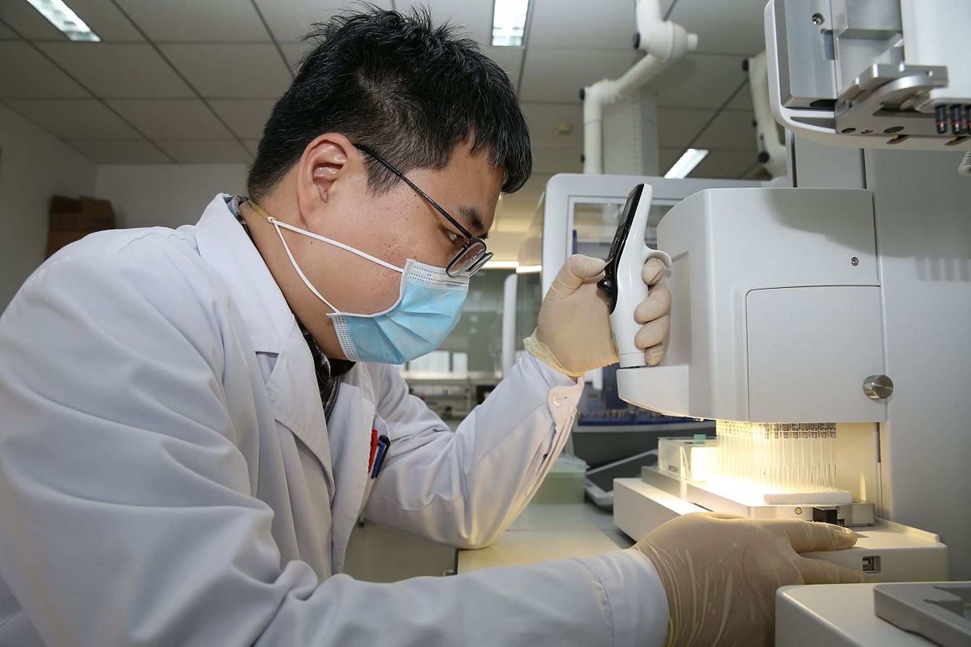 眼视光医学专业要学哪些知识点 光学知识:包括光学原理,光学器件,光学