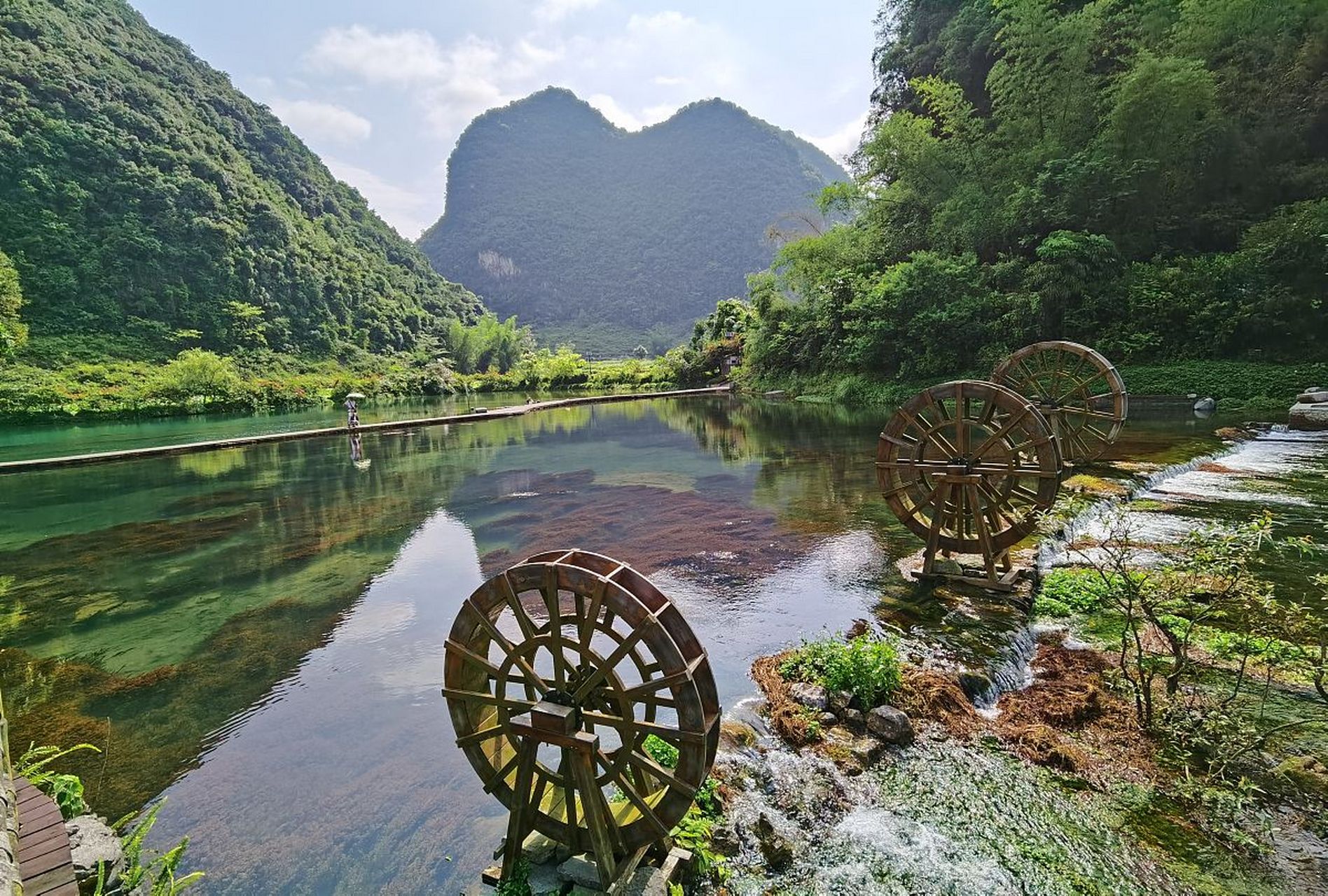 云南洱源法院通报警车肇事逃逸  近日,大理州洱源县人民法院发布了一