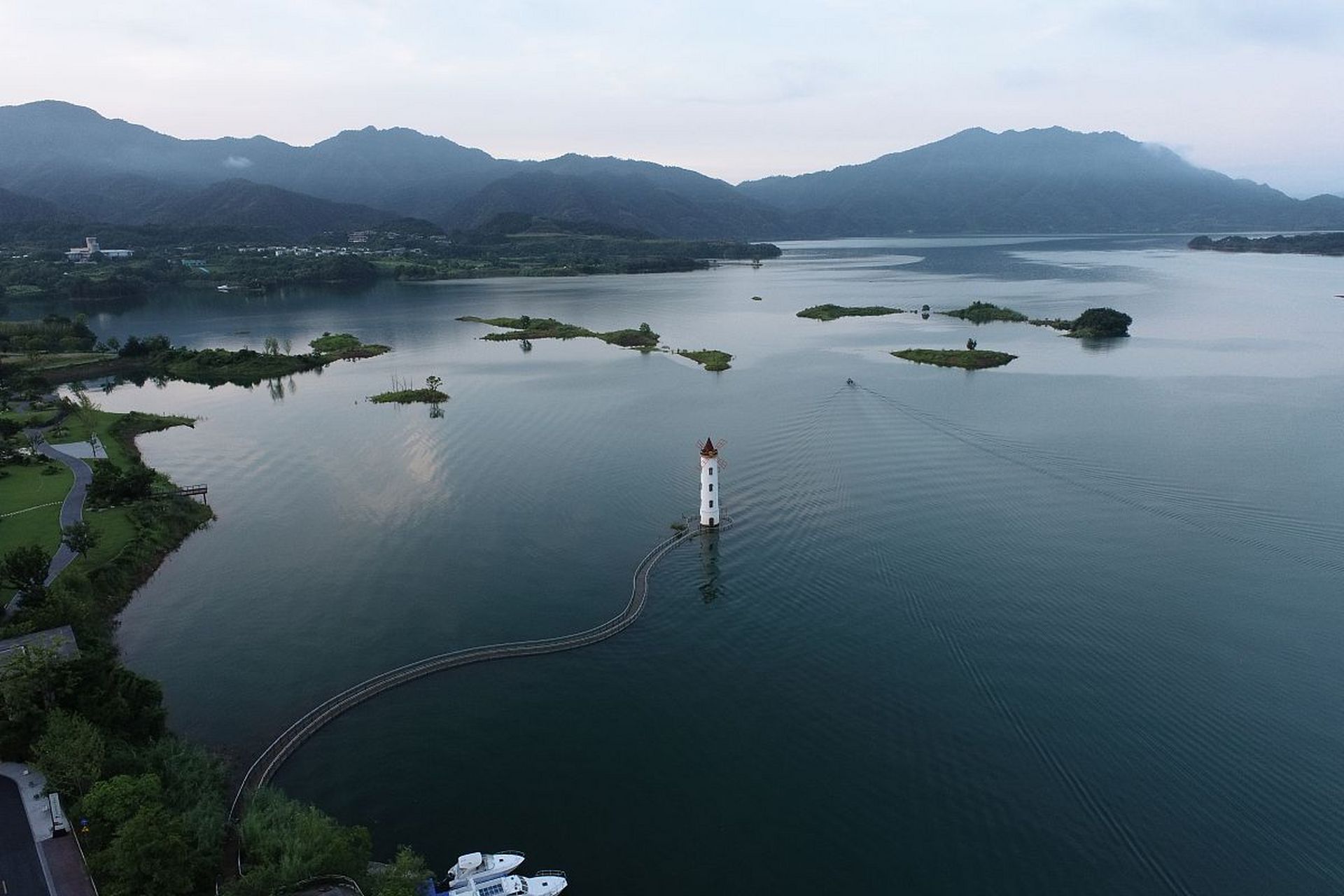 亚运fun体验#仙宫湖,杭州亚运会上的瑰丽竞技场,湖泊宛如辽阔的运动