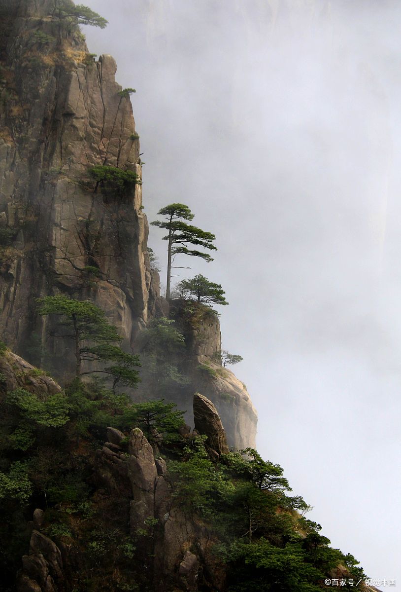 神女峰的山势险峻,景色壮丽,是登山和摄影爱好者的好去处