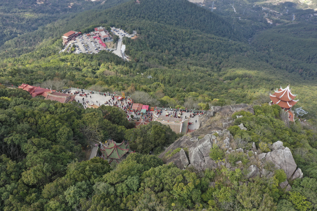 一踏入灵源山,你就会被这里的山势所吸引.
