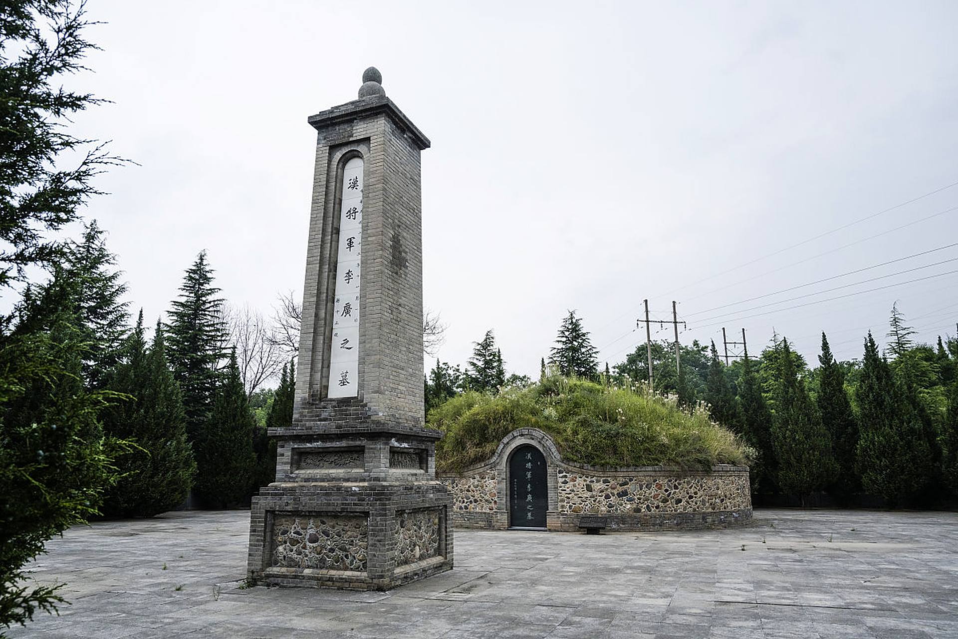 古人有句诗形容李广,但使龙城飞将在,不教胡马度阴山.