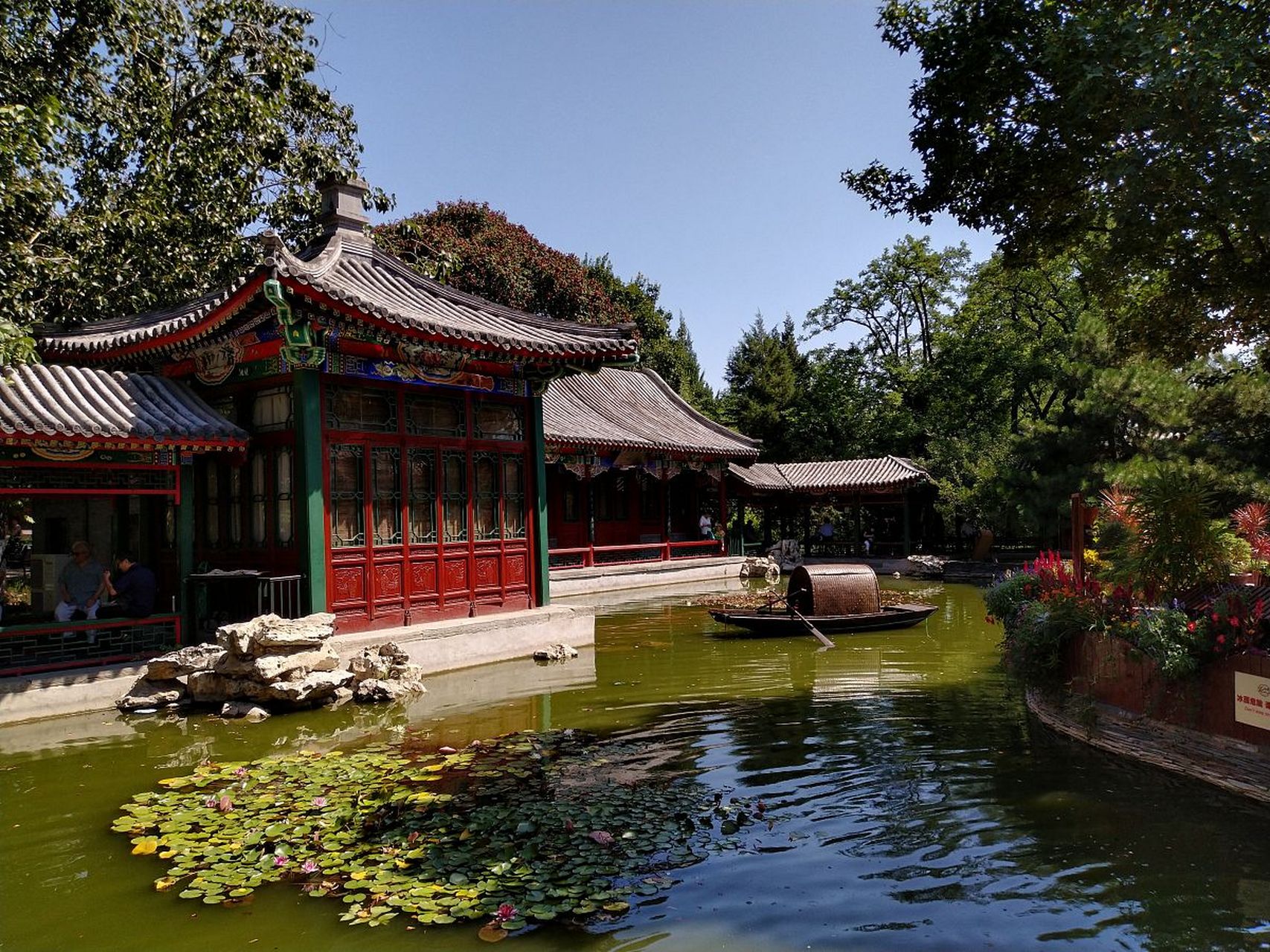 到河北承德避暑山庄吧.